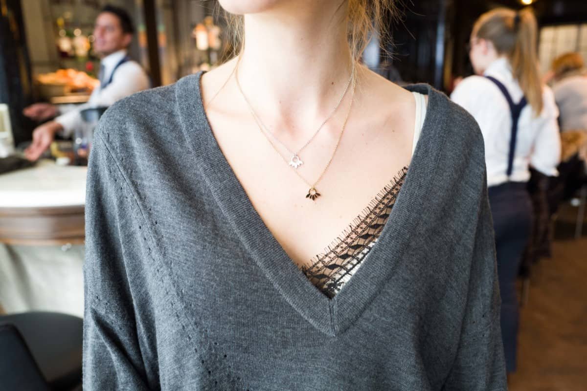 Or ou argent ? Pourquoi choisir ? 2 Daniele small gold-plated necklace with two scales