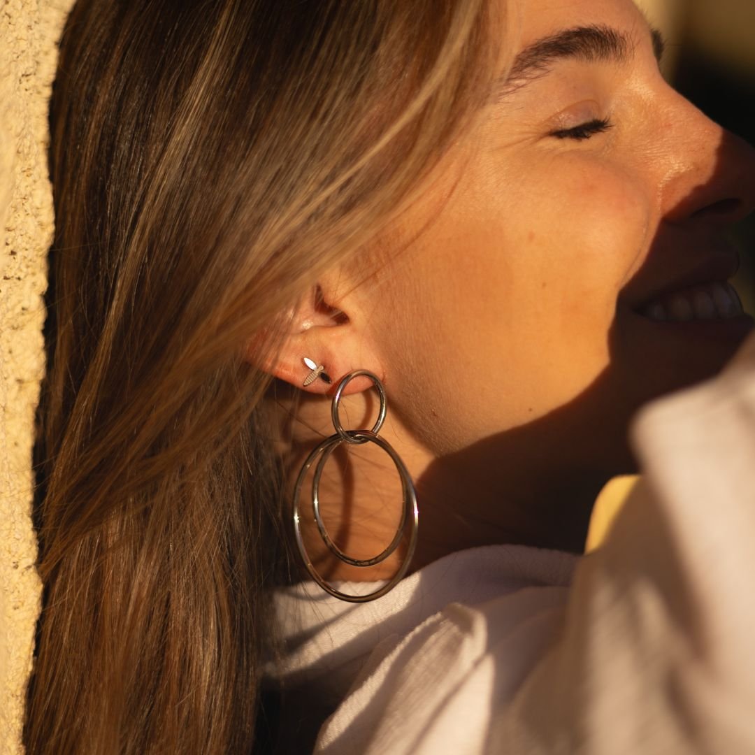 Boucle IRMA XL 4 Irma XL Earrings with Silver Bee, Worn