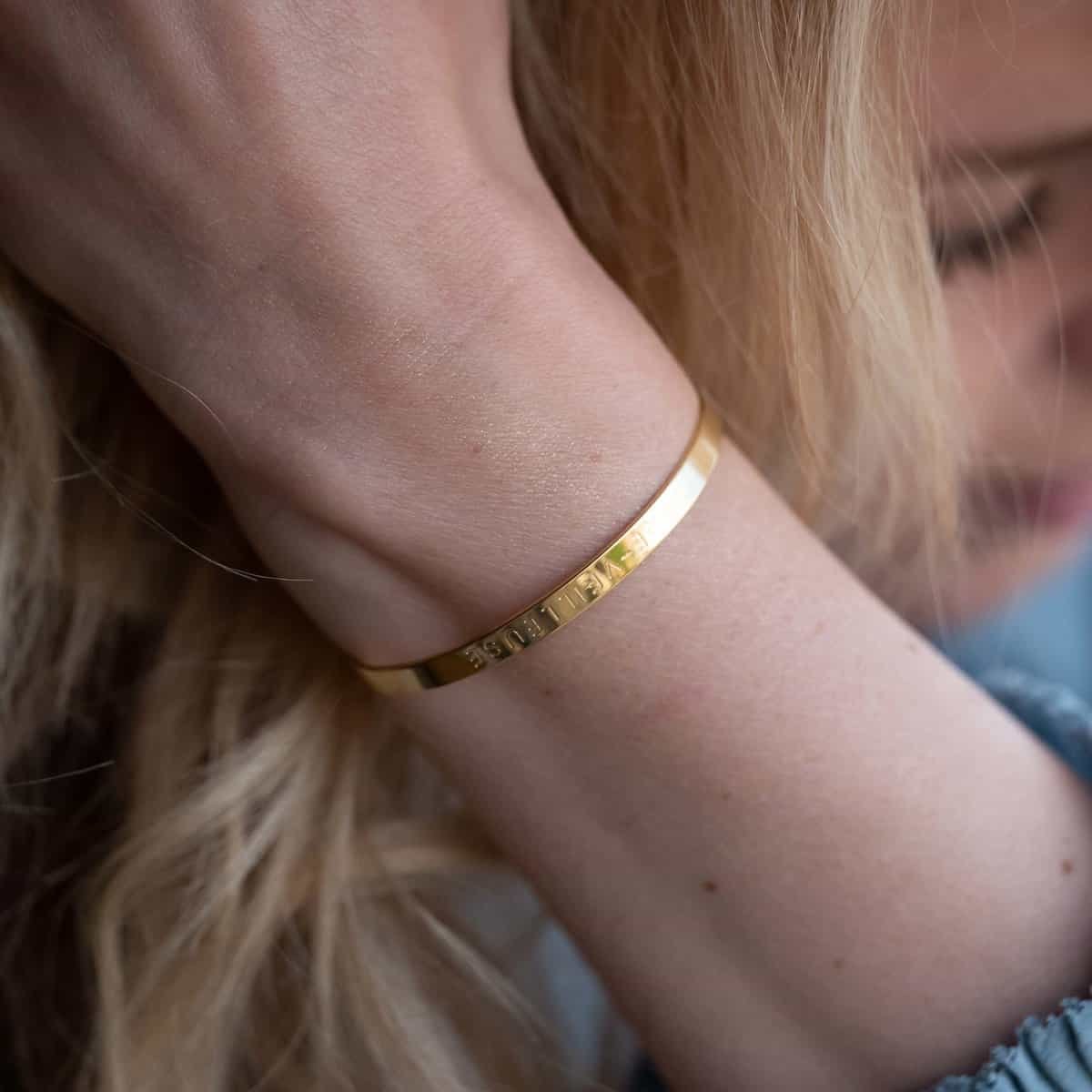 Bracelet MERE-VEILLEUSE 4 mereveilleuse dore1 scaled