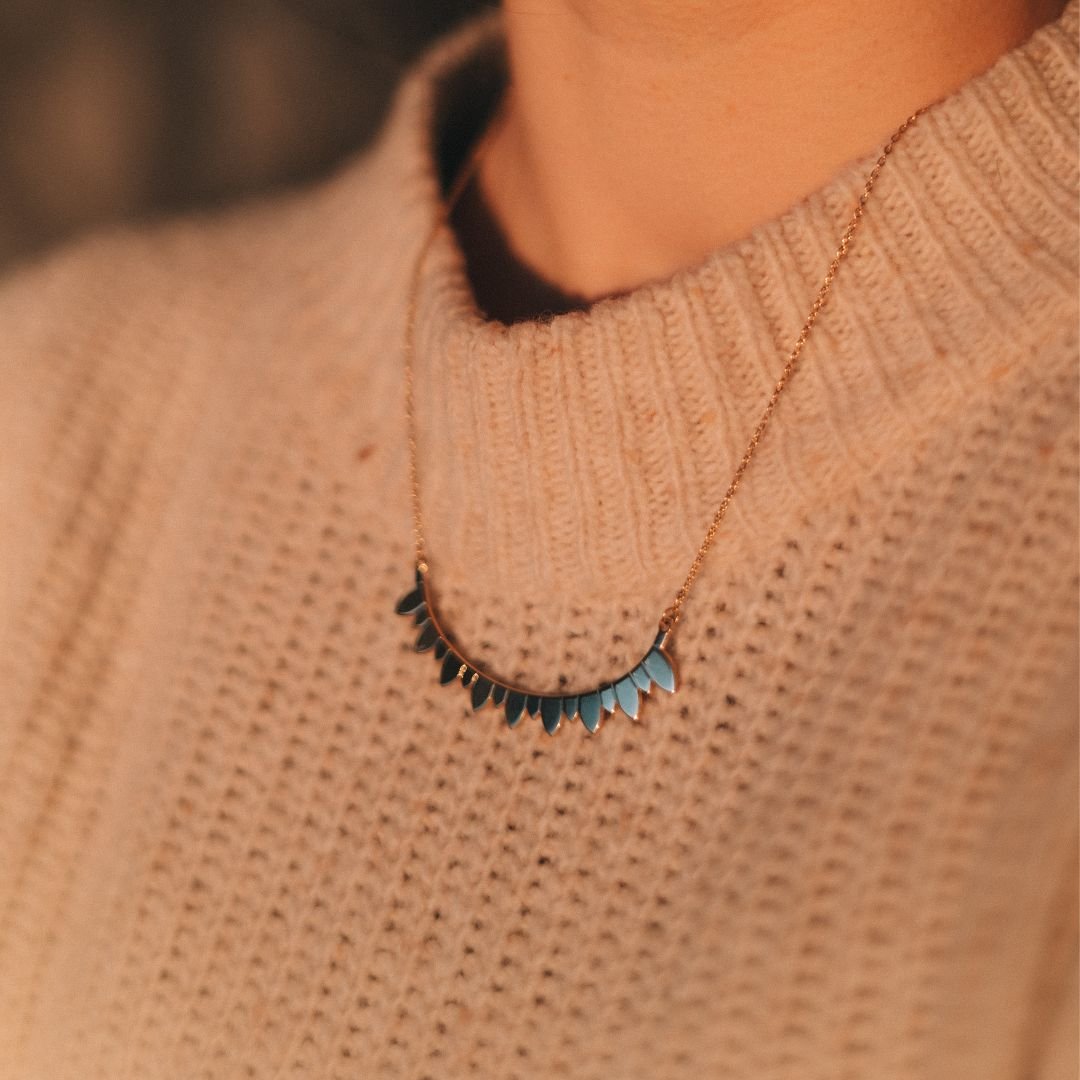 Collier Dahlia porté