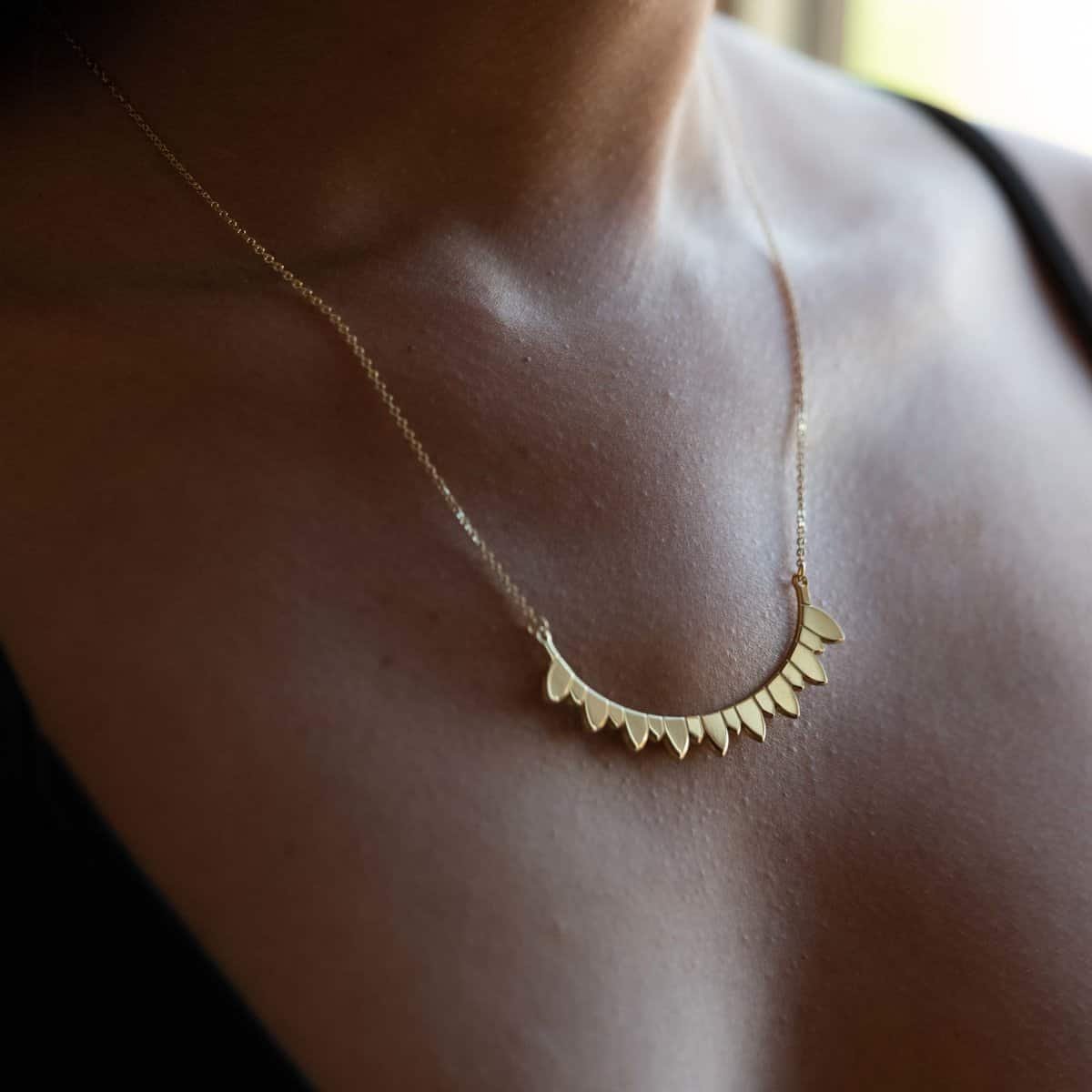 Révélez vos émotions ❤️ 3 collier dahlia dore scaled