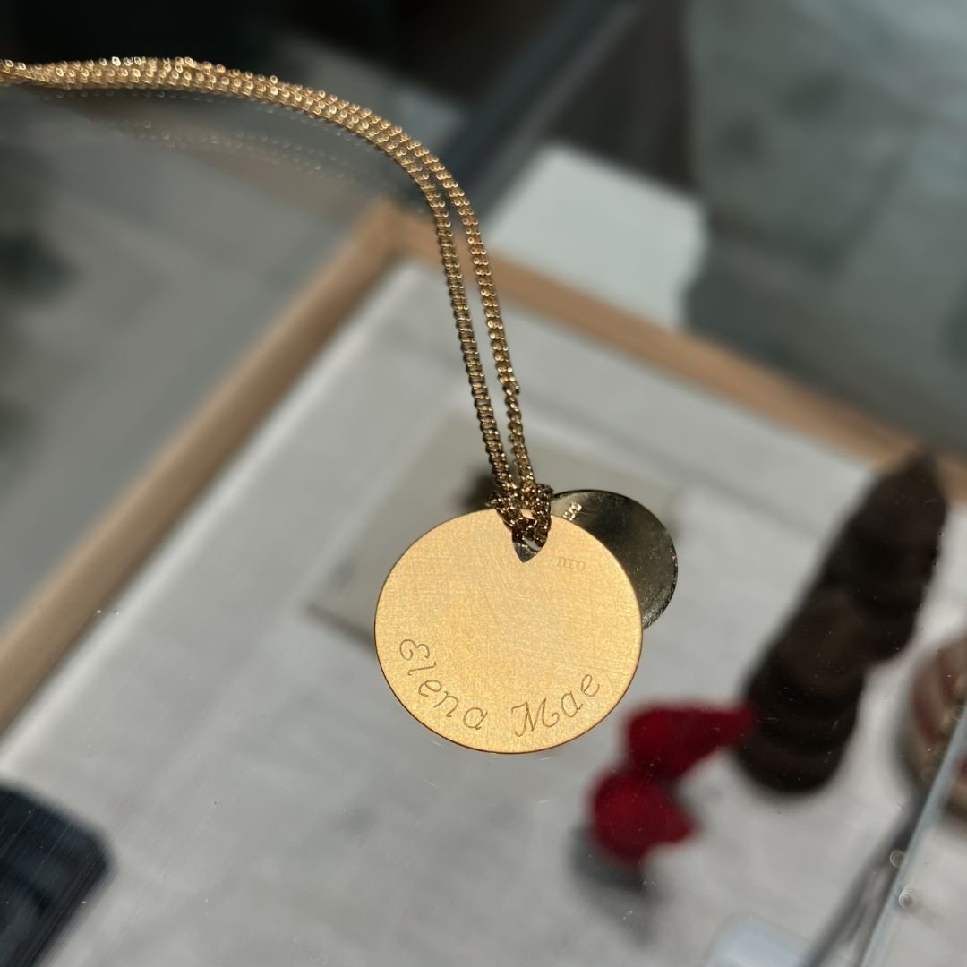 Collier MÉDAILLE Double 6 Engraved Gold-Plated DOUBLE MEDAL Necklace